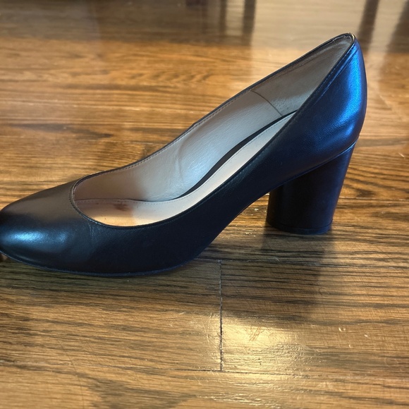 Stuart Weitzman Black Leather Heel - Picture 7 of 9